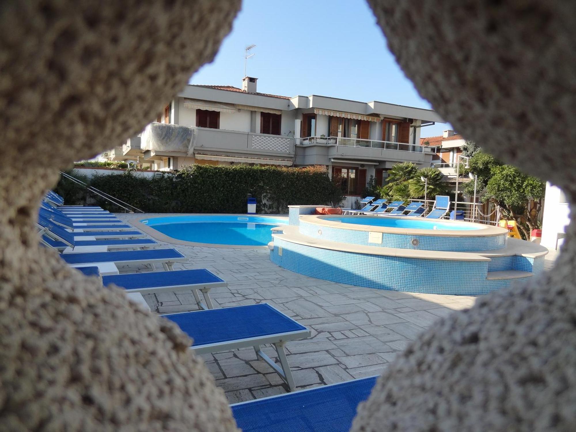 Hotel Eco Del Mare Марина-ди-Масса Экстерьер фото